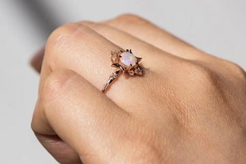 Why choose an opal engagement ring? And our hand-picked collection Rosery Poetry