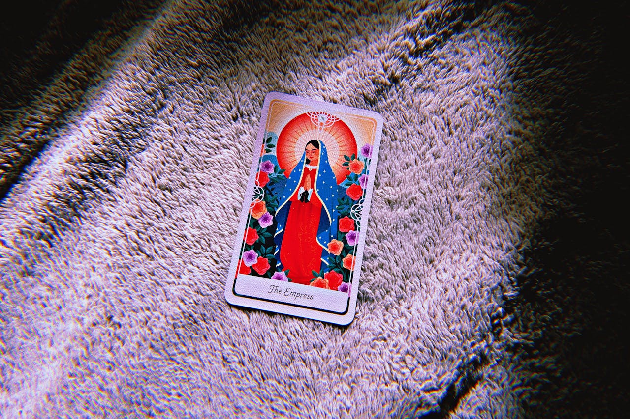 Tarot-Card-Reading-and-Its-Mystical-Connections-to-Gemstones Rosery Poetry