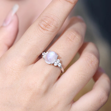 Anel de pedra da lua de prata com pedra da lua oval e diamante transparente cz