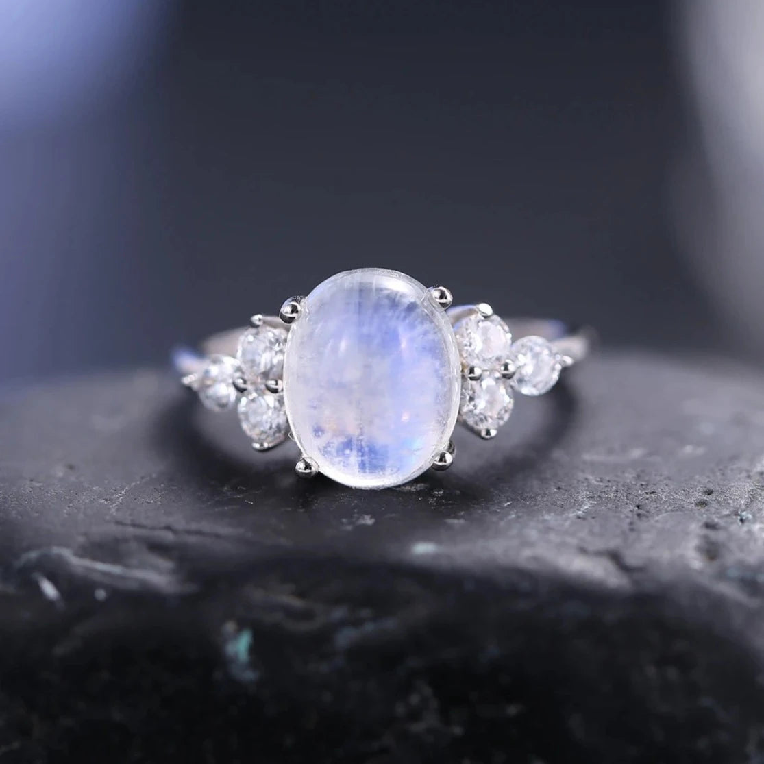 Anello in argento con pietra di luna con pietra di luna ovale e diamante trasparente cz