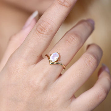 Aliança de casamento curvada com pedra da lua real em prata esterlina