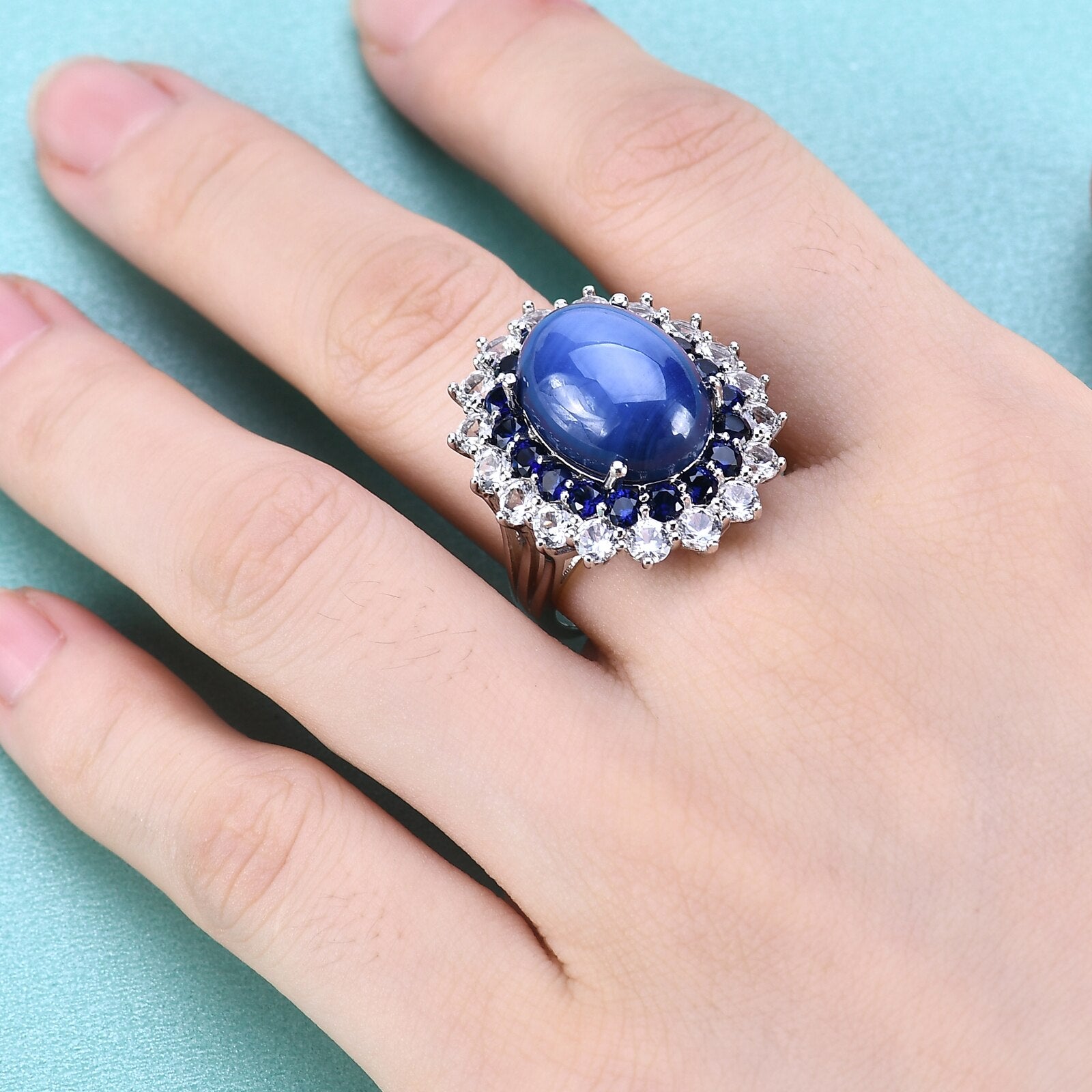 Kate Middleton engagement ring with blue star sapphire Rosery Poetry