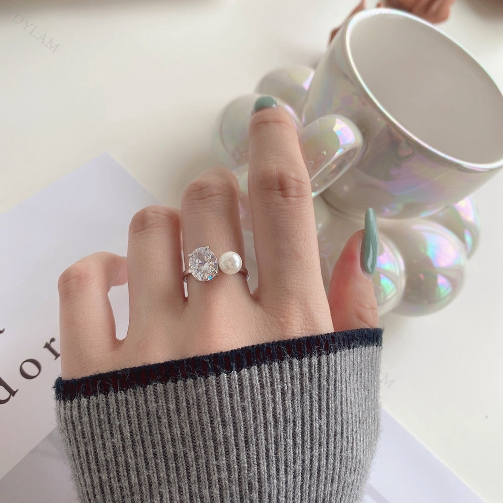 Toi et moi engagement ring with a pearl Ariana Grande Engagement Ring Replica Rosery Poetry