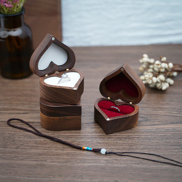 Caja para anillos de boda en forma de corazón de madera de nogal negro