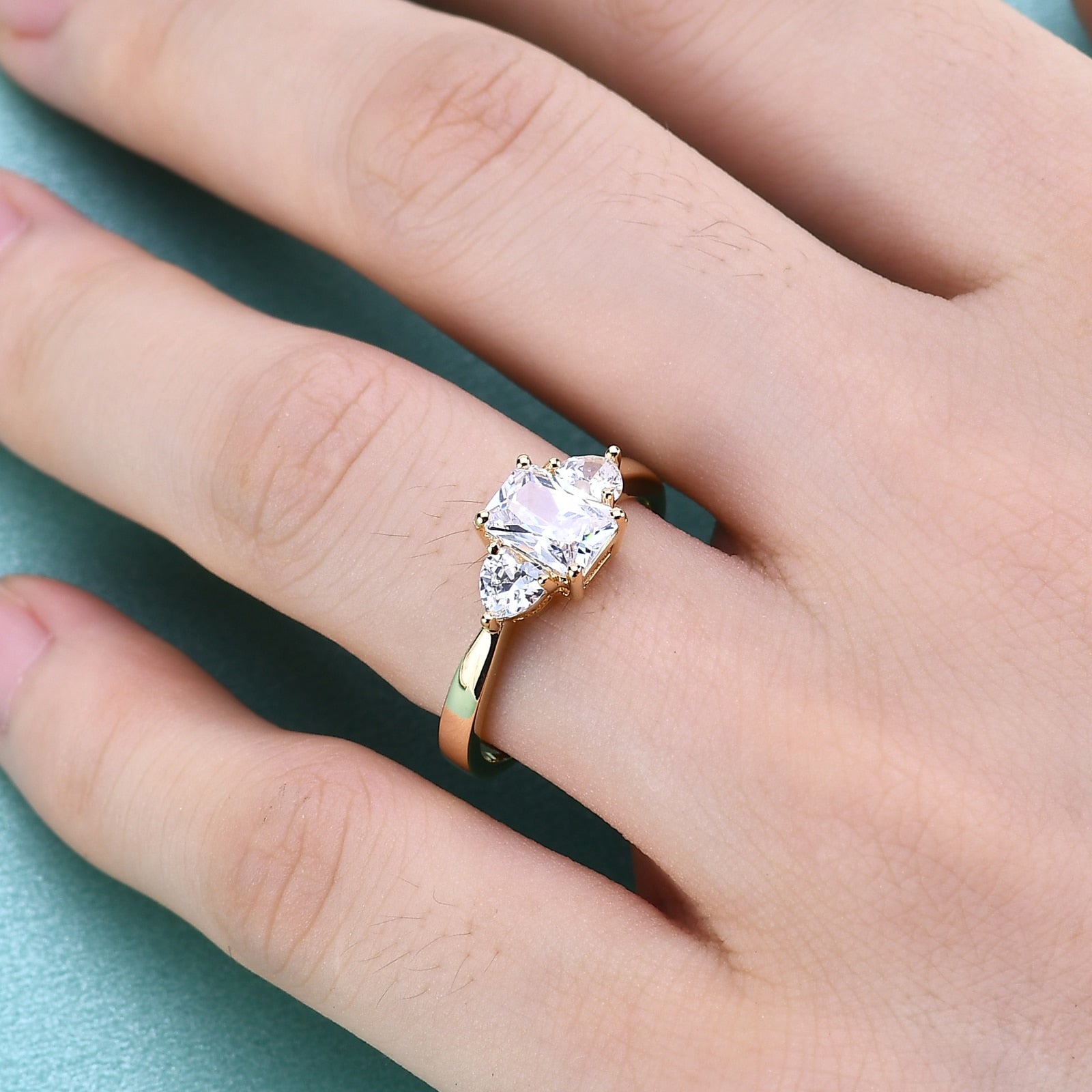 Oval Moissanite Engagement Rings | Modern Gem Jewelry
