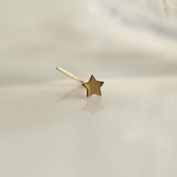 Stud de nariz de estrella de oro de 14 quilates en forma de L